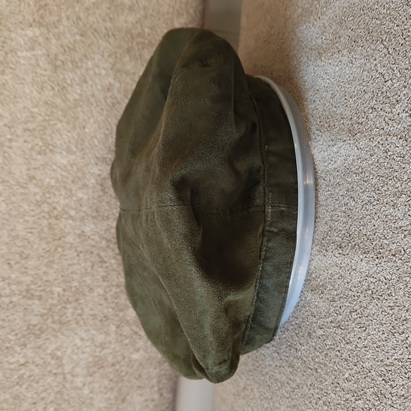 EUC Betmar New York mens hat green faux suede